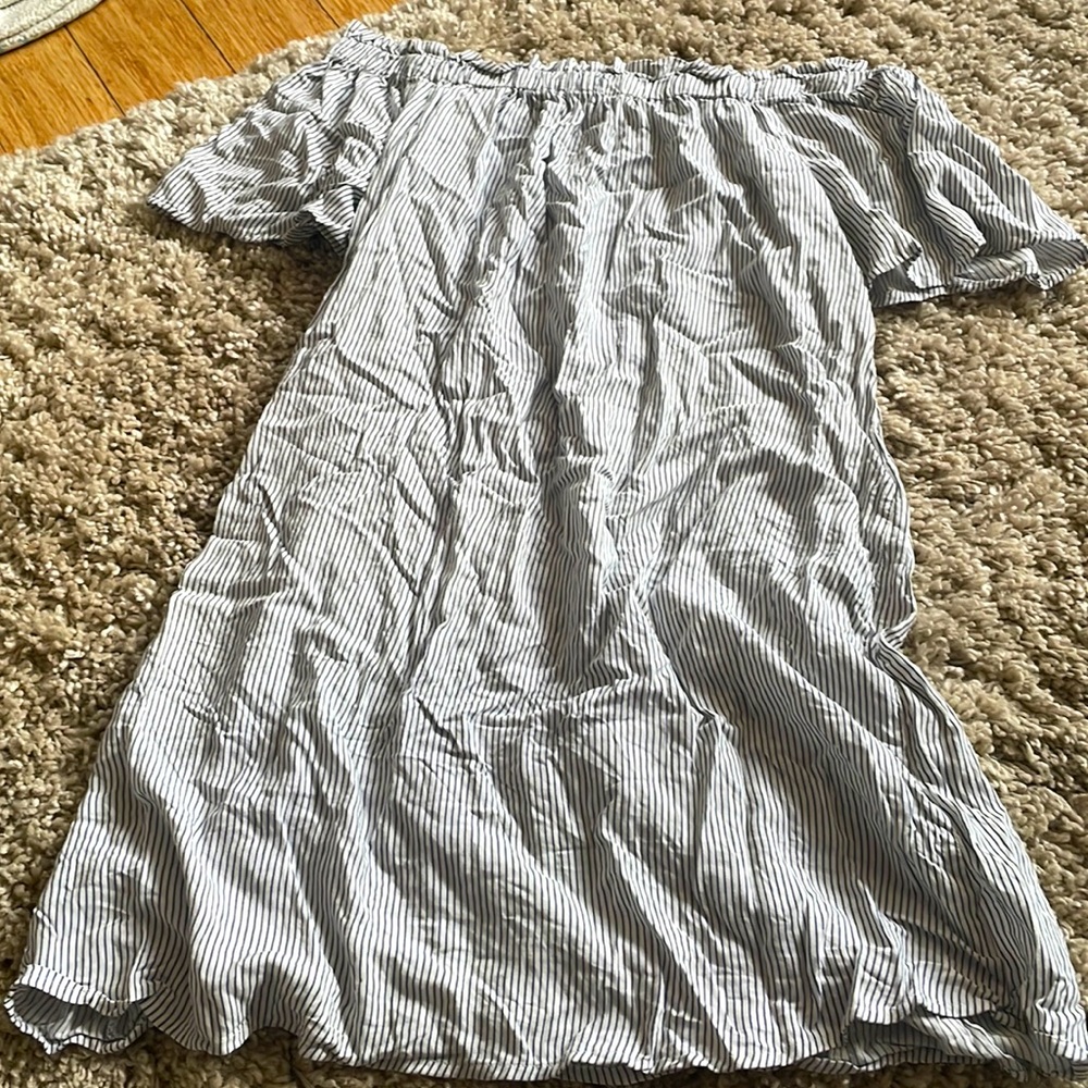 Off the shoulder dress so cute